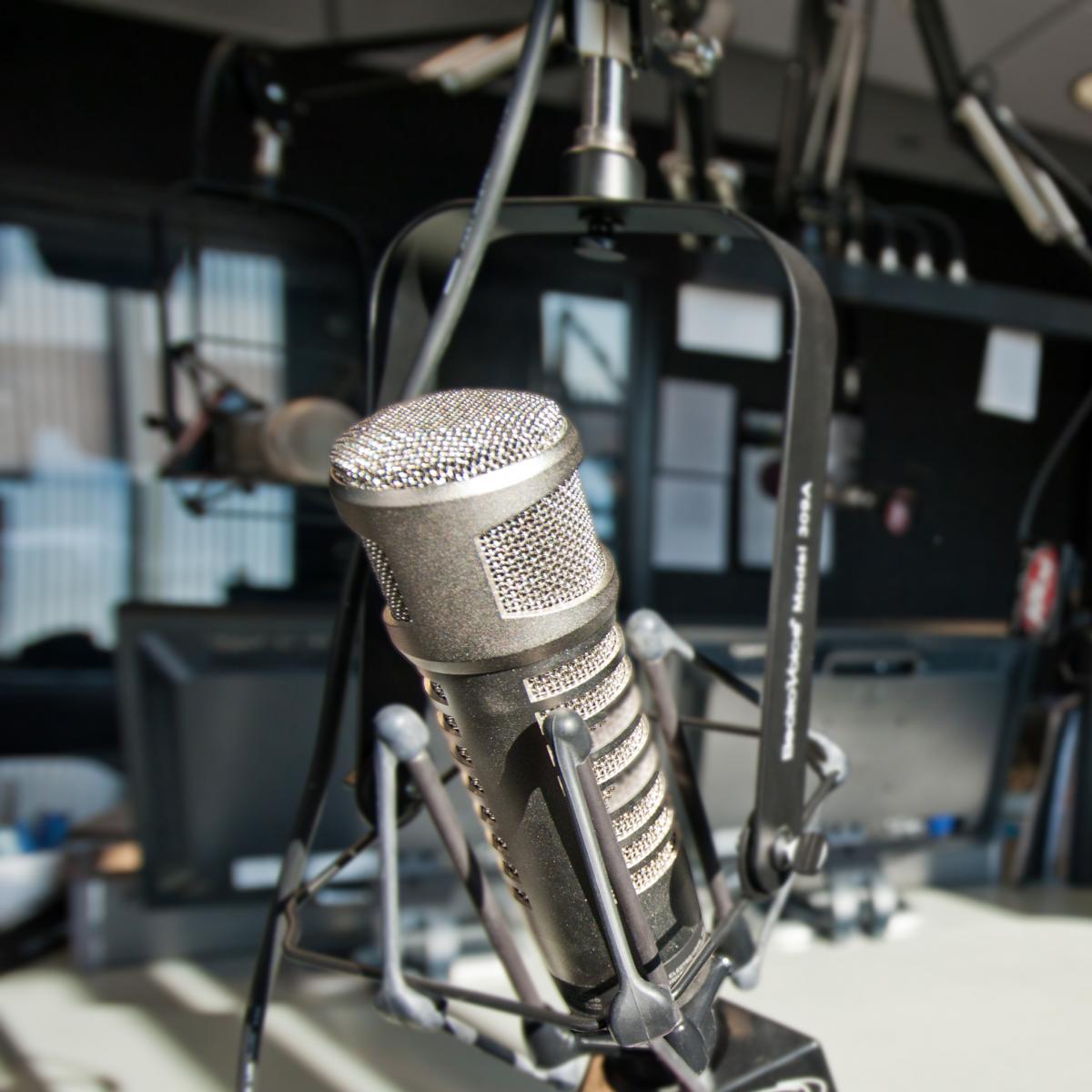 Radio style microphone
